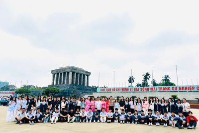 HỌC SINH CÓ THÀNH TÍCH XUẤT SẮC ĐƯỢC ĐI THĂM LĂNG BÁC